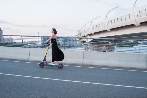 Cómo hacer el mantenimiento a un patinete eléctrico